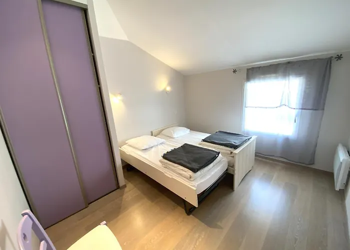 A Quelques Pas De La